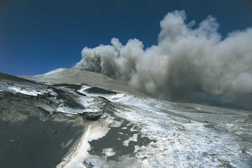 Etna Sicilia - L'Etna (Ct), cratere.
© De Agostini Picture Library