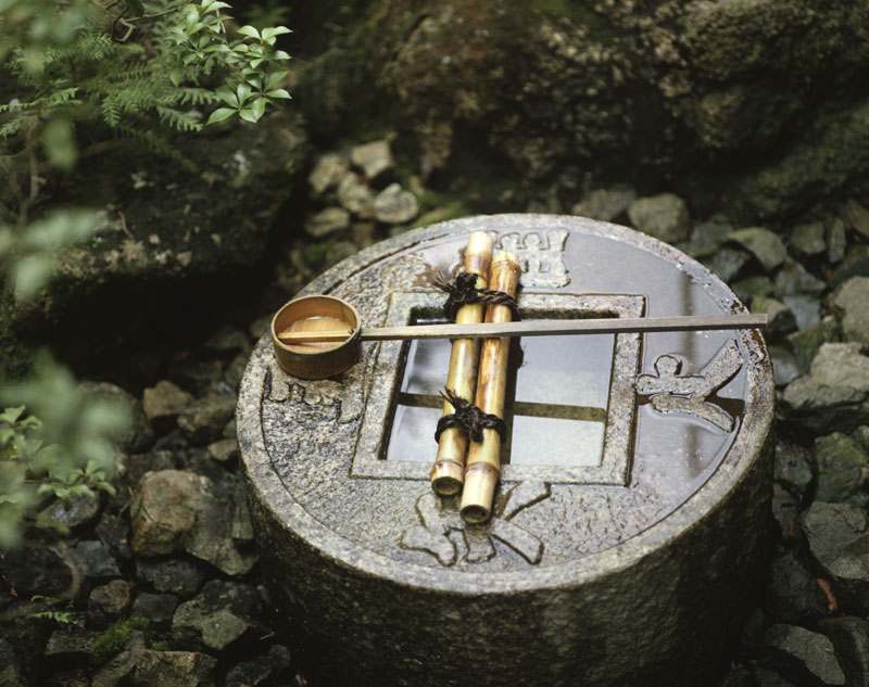 Tsukubai Tsukubai, catino usato per i riti di purificazione, Kyoto, Kansai, Giappone.
© De Agostini Picture Library.