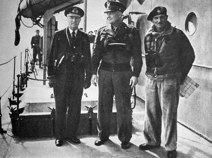 L'ammiraglio Ramsey, il generale Eisenhower e il generale Montgomery in Normandia Eisenhower fu comandante dello SHAEF, Supreme Headquarters Allied Expeditionary Force; Montgomery guidò le forze terrestri e Ramsey fu a capo delle forze navali durante la Seconda Guerra Mondiale.