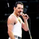 Freddie Mercury: storia, carriera e vita privata di una leggenda