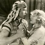Rodolfo Valentino, il primo divo: storia, film e il mistero della “donna in nero”