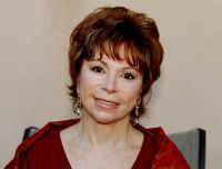 Isabel Allende: la vita straordinaria di una scrittrice divisa tra realtà e letteratura