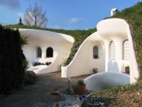 Il villaggio degli Hobbit: le Erd Haus progettate da Peter Vesch in Svizzera