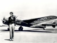Amelia Earhart, la storia della prima donna che sorvolò l'Atlantico