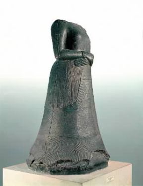 Arte elamita . Statua in bronzo della regina Napir-Asu (Parigi, Louvre) del periodo medio-elamita.De Agostini Picture Library