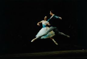 Balletto. Carla Fracci e Rudolf Nureev in La Bella addormentata di Petr Ilic Cajkovskij.De Agostini Picture Library