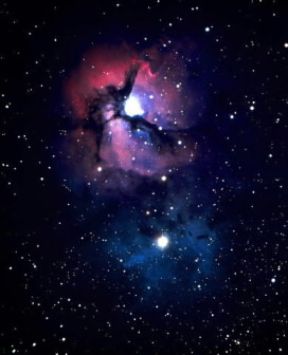 Nebulosa. La Nebulosa Trifida nella costellazione del Sagittario, splendido esempio di associazione di nebulositÃ  luminose e oscure.De Agostini Picture Library