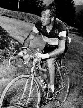 Gino Bartali. Il grande ciclista italiano durante una fase del Tour de France.De Agostini Picture Library
