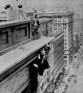 Comico. Harold Lloyd in Preferisco l'ascensore (1923).De Agostini Picture Library