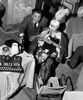 Regia. Federico Fellini sul set del film La dolce vita.De Agostini Picture Library