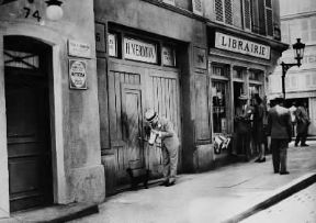 Monsieur Verdoux. Una scena del film diretto e interpretato da Ch. Chaplin nel 1947.De Agostini Picture Library