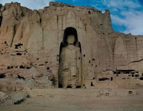 Bamiyan. Figura di Buddha scolpita nella roccia, alta 53 m.De Agostini Picture Library