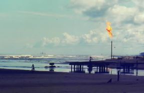 Brunei. Impianti per l'estrazione di petrolio e gas naturali presso Seria.De Agostini Picture Library/M. Leigheb