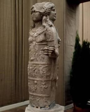 Ecate . Statua triforme proveniente da Ocna Mures (Salinae) in Romania.De Agostini Picture Library