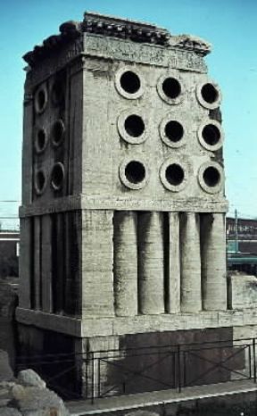 Monumento di Eurisace. Il singolare sepolcro riferibile alla prima metÃ  del sec. I a. C.De Agostini Picture Library/C. Bevilacqua