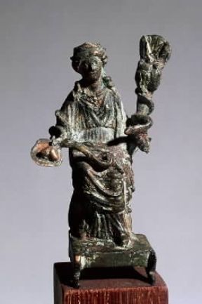Bona Dea raffigurata in una statuetta bronzea romana (Trieste, Museo Civico di Storia e Arte).De Agostini Picture Library