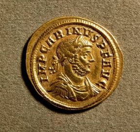 Marco Aurelio Carino raffigurato sul recto di una moneta.De Agostini Picture Library