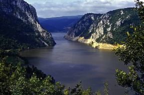 Danubio . Il corso del fiume alle Porte di Ferro, nei Carpazi Meridionali.De Agostini Picture Library