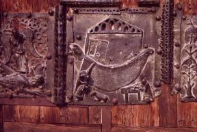 Diluvio . Ingresso degli animali nell'arca in una formella bronzea (sec. XI-XII) del portale di S. Zeno a Verona.De Agostini Picture Library