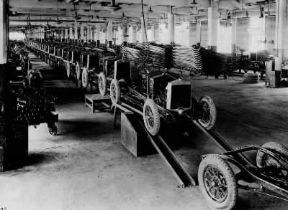 Industria . Lo stabilimento FIAT di Torino nel 1925.De Agostini Picture Library