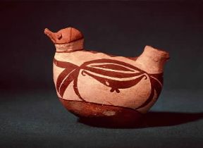 Pueblos. Vaso in ceramica a forma di uccello proveniente dalla regione di Albuquerque nel New Mexico (Parigi, MusÃ©e de l'Homme).De Agostini Picture Library