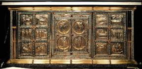 Vuolvino. Il lato posteriore dell'altare d'oro di S. Ambrogio con rilievi cesellati che rappresentano scene della vita del santo (Milano, Basilica di S. Ambrogio).De Agostini Picture Library/A. Rizzi