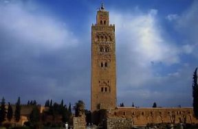 Almohadi. Il minareto della moschea della Kutubiyya a Marrakech (sec. XII).De Agostini Picture Library/A. Vergani