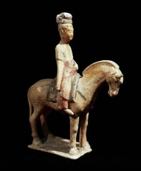 Ceramica. Statuetta cinese del periodo T'ang (Roma, Museo Nazionale d'Arte Orientale).De Agostini Picture Library/G. Dagli Orti