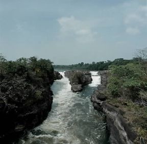 Repubblica Centraficana. Le cascate del fiume Kotto-Kembe nella valle Oubangui.De Agostini Picture Library/N. Cirani