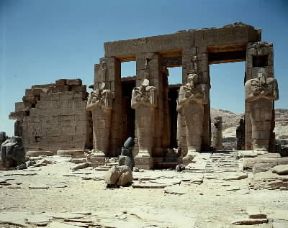 Ramesseo. Il tempio funerario costruito da Ramesse II presso Tebe.De Agostini Picture Library/G. Dagli Orti