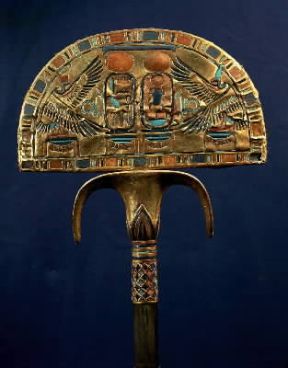 Flabello aureo proveniente dalla tomba di Tutankhamon a Tebe (Il Cairo, Museo Egizio).De Agostini Picture Library/G. Dagli Orti