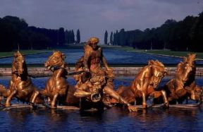 Fontana. Bacino di Apollo nei giardini del castello di Versailles.De Agostini Picture Library/G. SioÃ«n