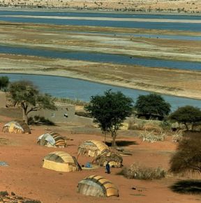 Niger. Villaggio Fulbe.De Agostini Picture Library / N. Cirani