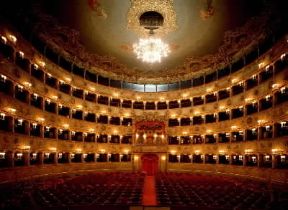 La Fenice. L'interno del teatro veneziano.De Agostini Picture Library/F. Ferruzzi
