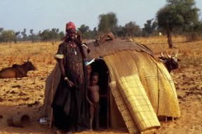 Tenda della popolazione Peul del Burkina.De Agostini Picture Library/E. Turri