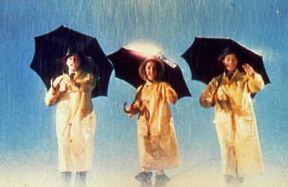 Gene Kelly. Una scena tratta da Cantando sotto la pioggia (1952), di cui Ã¨ interprete e regista.De Agostini Picture Library