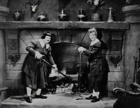 Oliver Hardy con Stan Laurel in Fra' Diavolo (1933) di H. Roach.De Agostini Picture Library