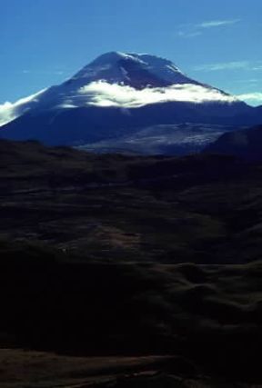 Vulcano. Il Chimborazo (Ecuador), uno degli ottanta vulcani nelle Americhe.De Agostini Picture Library/G. SioÃ«n