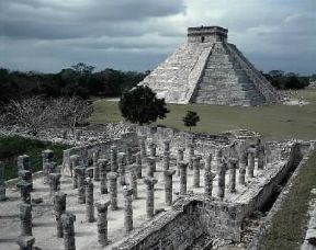 America. Il tempio di Kukulcan (sec. XI) a ChichÃ©n ItzÃ¡, in Messico.De Agostini Picture Library/G. Dagli Orti