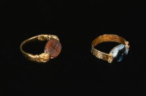 Anello. Anelli etruschi in oro (Londra, British Museum).Londra, British Museum