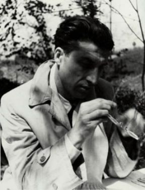 Cesare Pavese in una fotografia.De Agostini Picture Library