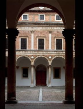 Urbino. Il cortile d'onore di Palazzo Ducale, opera di L. Laurana.De Agostini Picture Library/A. Dagli Orti