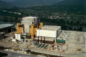 Centrale. La centrale elettronucleare a fissione di Creys-Malville, in Francia.De Agostini Picture Library