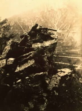 I guerra mondiale. Mitragliatrice in azione sul Monte Grappa.De Agostini Picture Library / A. De Gregorio