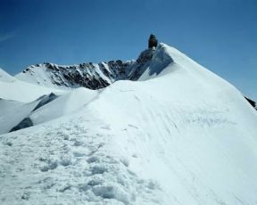 Jungfrau . Una veduta del monte svizzero con l'osservatorio meteorologico di Jungfraujoch.De Agostini Picture Library/2 P