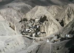 Asia. Un villaggio tra i monti Ladakh in India.De Agostini Picture Library/C. Novara
