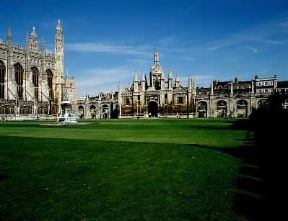 Cambridge. Il King's College con, a sinistra nella foto, la celebre cappella in gotico 