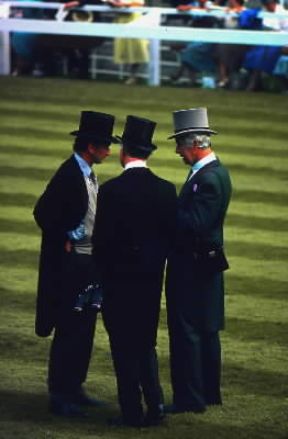 Cappello a cilindro indossato in occassione della tradizionale corsa di cavalli ad Ascot (Gran Bretagna).De Agostini Picture Library/G. Wright