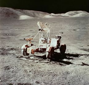 Programma Apollo. Il Lunar Roving Vehicle della missione Apollo 17 sul suolo lunare.Nasa