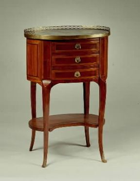 ChiffonniÃ¨re francese del sec. XVIII.Bridgeman Art Library